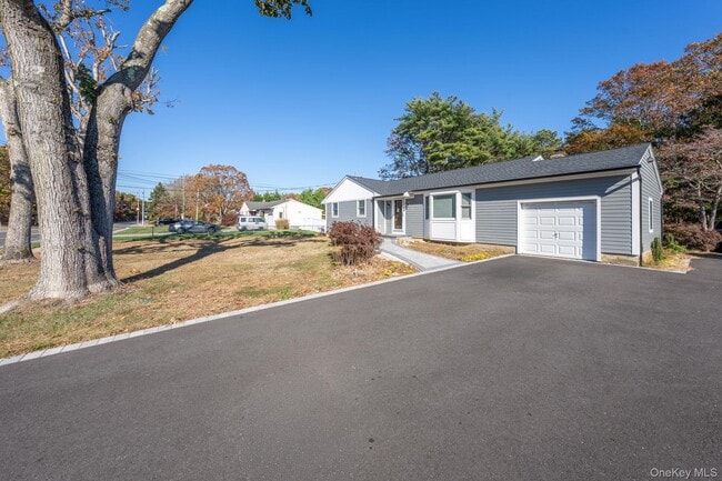 Building Photo - 831 Sycamore Ave