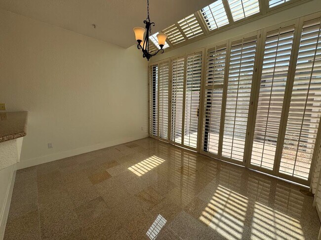 Building Photo - BEAUTIFUL 3 BEDROOM 3 BATHROOM HOME IN GAI...