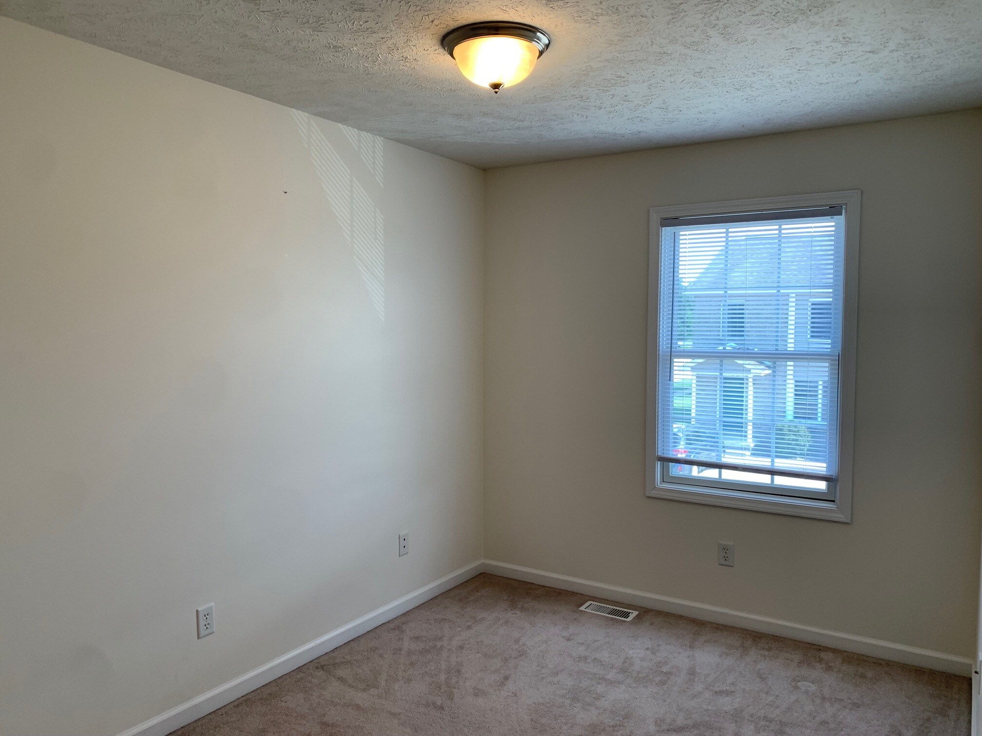 Building Photo - 1108 Lockenvitz Ln