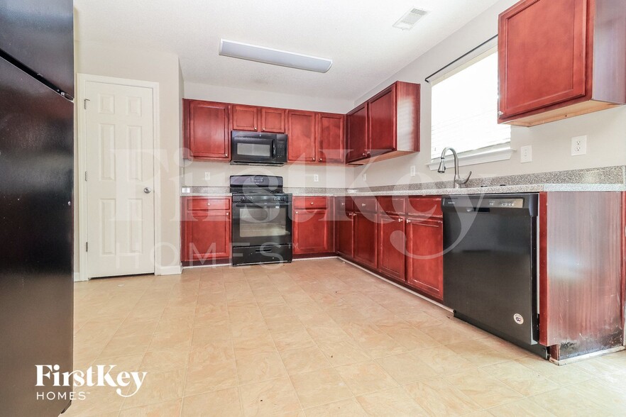 Building Photo - 105 Birchfield Way