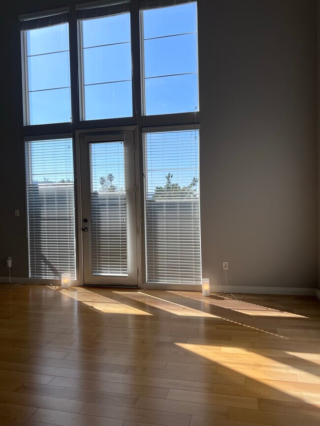 Building Photo - 360 W Avenue 26