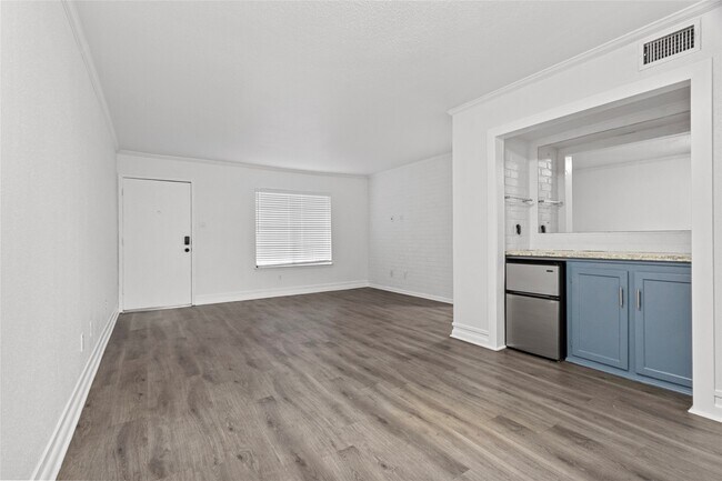 Building Photo - 2350 Bering Dr
