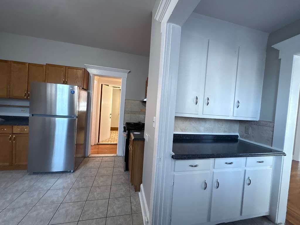 Building Photo - 64 Stanley St