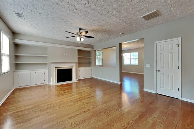 Building Photo - 231 Waterbury Way