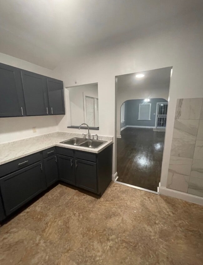 Building Photo - 4235 Vermont St