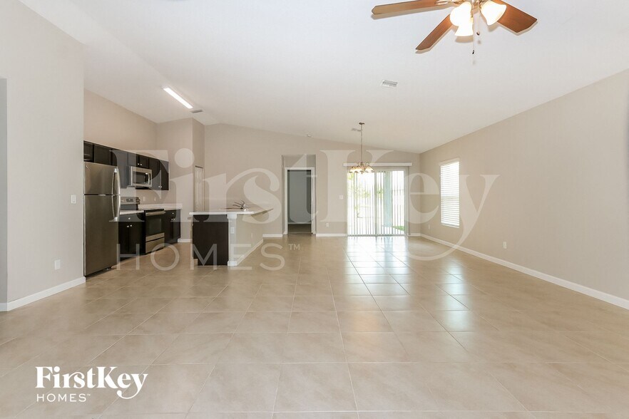 Building Photo - 4522 SW Savona Blvd