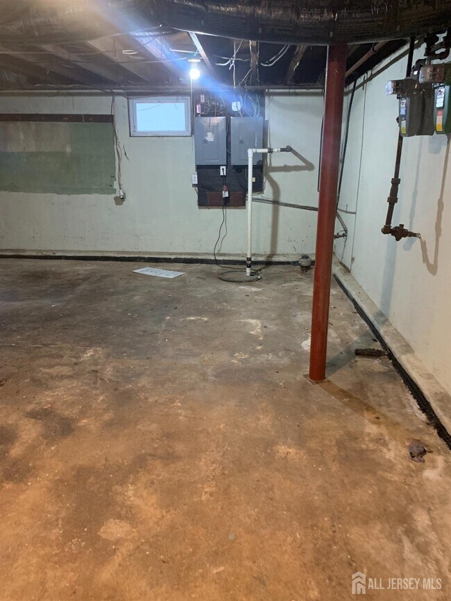 Building Photo - 47 Holly St