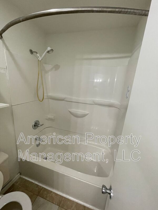 Building Photo - 1704 W 62nd St S