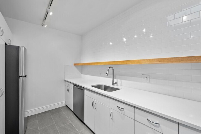 Building Photo - Central Cheery Creek Two Bed, Two Bath for rent.  Location, Location , Location