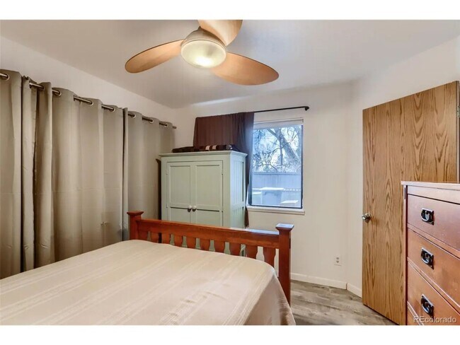 Building Photo - 1 Bedroom Condo with In-Unit Laundry and Private Patio