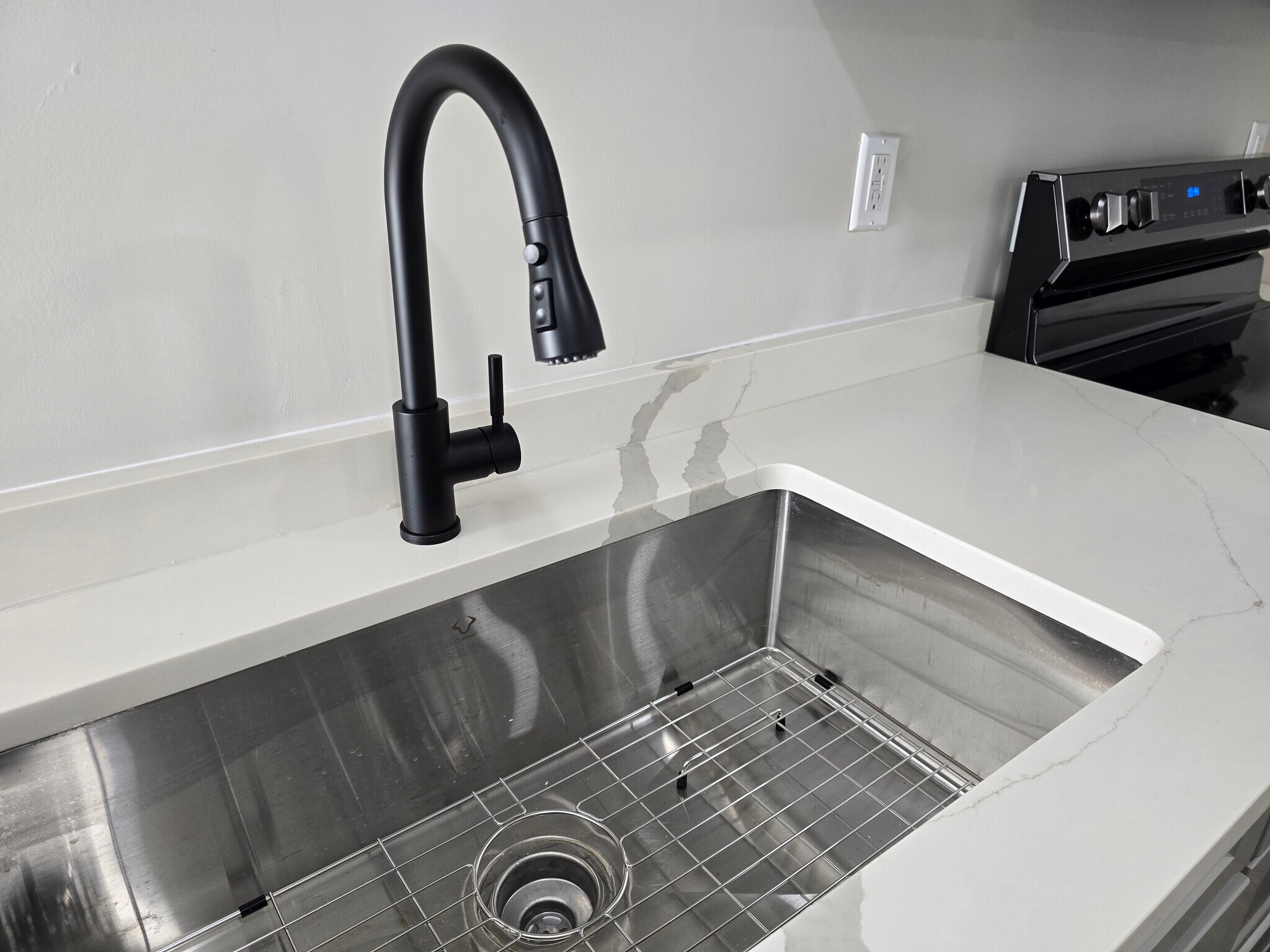 Building Photo - 27 Douglas Ave