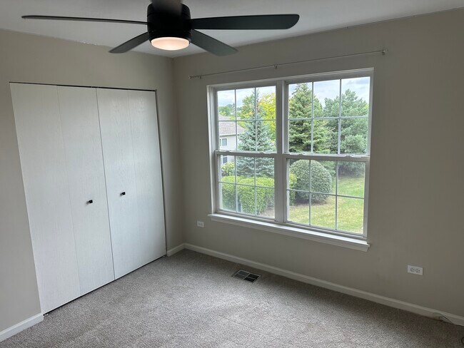 Building Photo - 1665 S Candlestick Way