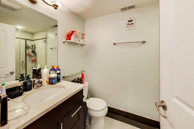 Building Photo - 3815 N Kedzie Ave