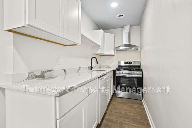 Building Photo - 3011 Terry Dr