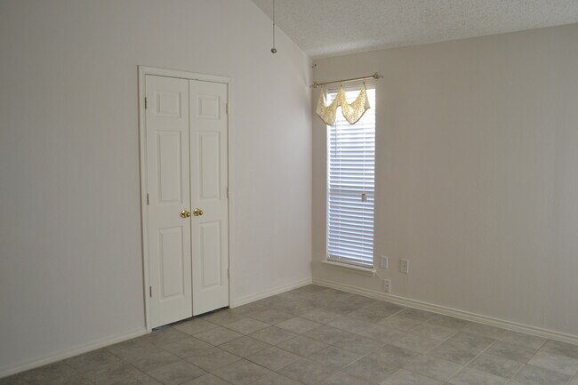 Building Photo - House For Lease in Arlington