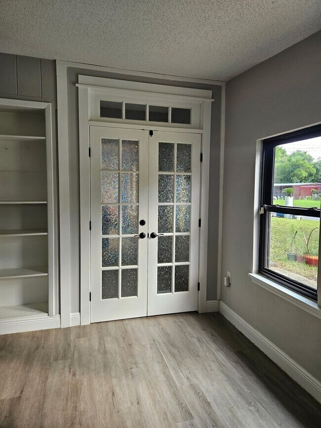 Building Photo - Lots of updates!