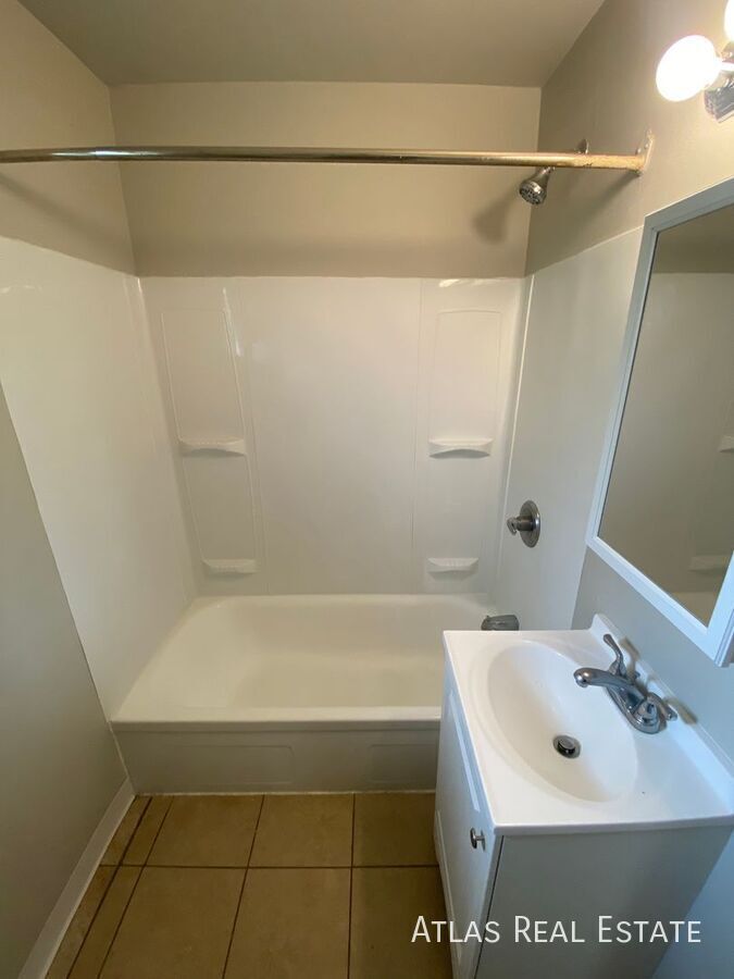 Building Photo - 881 E Egbert St