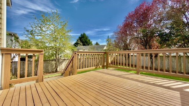 Building Photo - Newly Updated 3BR in The Arbors | Private Long Lake Access + Large Deck