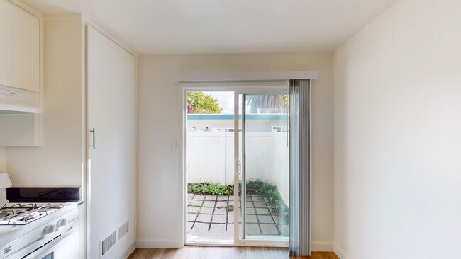 Building Photo - 15415 Marty Dr