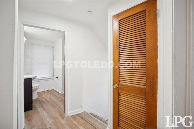 Building Photo - 5455 Douglas Rd