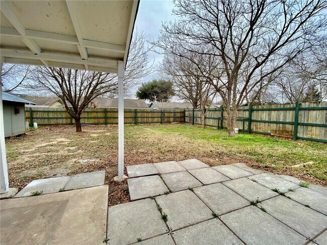 Building Photo - 2311 Dovehill Dr