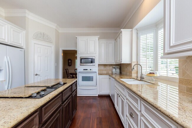 Building Photo - 4915 Keneshaw St