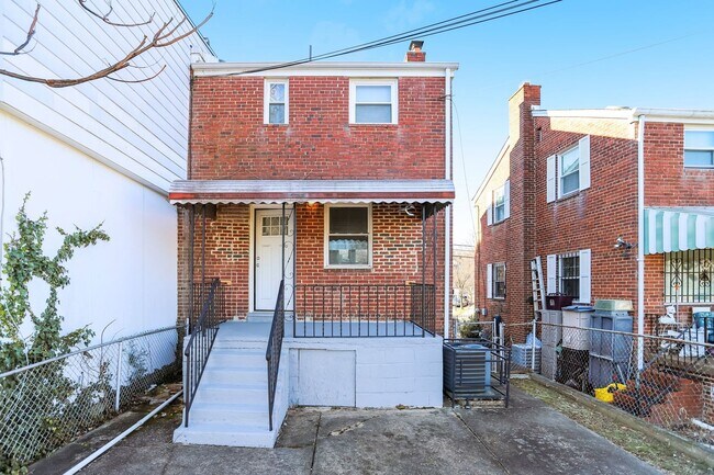 Building Photo - Bright and Beautiful Benning Ridge Abode