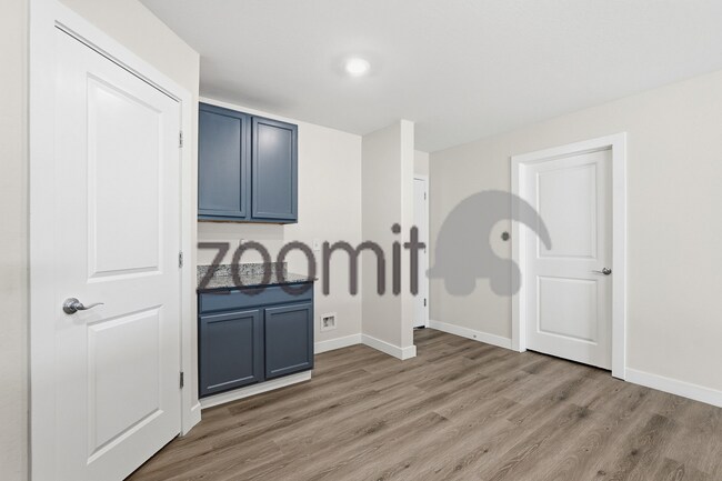 Building Photo - Amazing home in wonderful Ghost Hollow Ranch