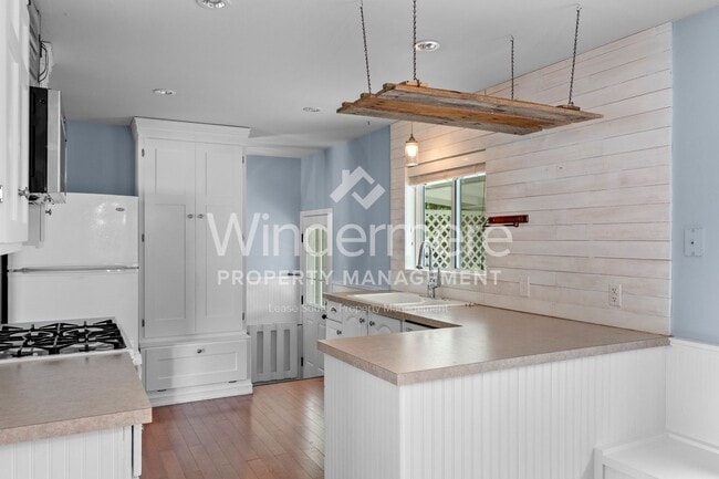 Building Photo - Desirable Rancher style home located in Ce...
