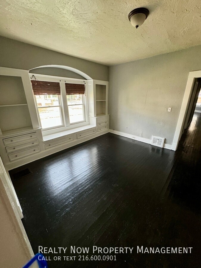 Building Photo - 8901 St Clair Ave.