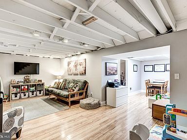 Building Photo - Meticulously maintained 2 bed 2 bath home