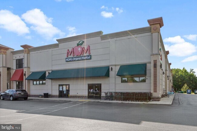 Building Photo - 5525 Peanuts Ln