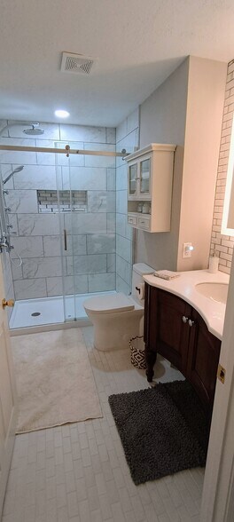 Building Photo - 906 Bitterfield Dr