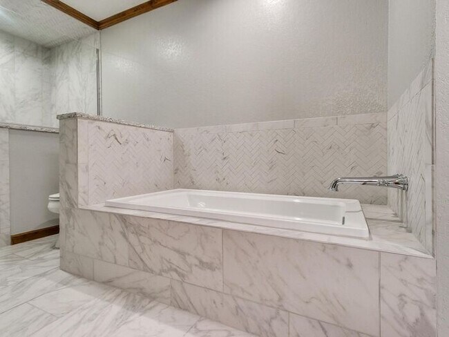 Building Photo - *Rare Find* Stunning Brookhaven 4 Bed 2.5 ...