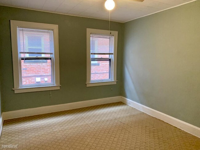 Building Photo - 2106 Surrey Rd