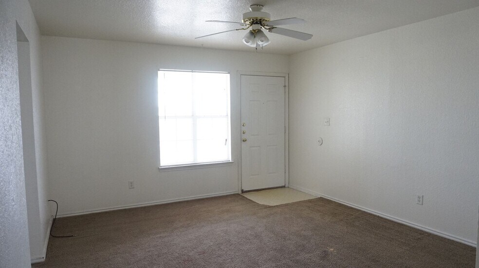 Building Photo - 3301 Hereford Ln