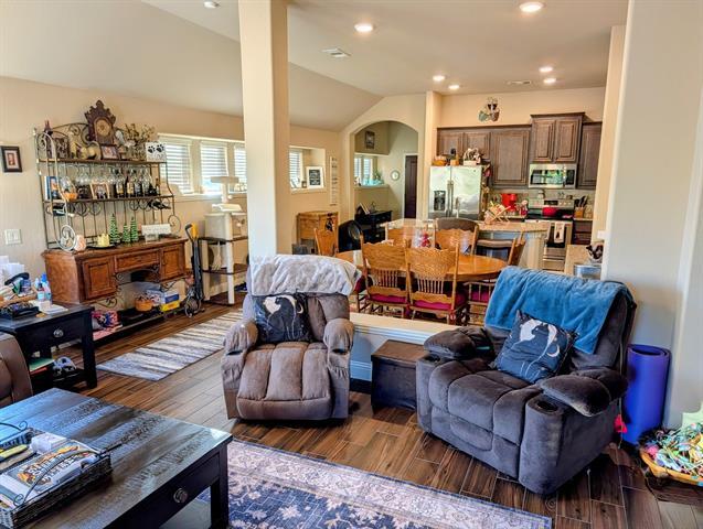 Building Photo - 652 Cottage Pl