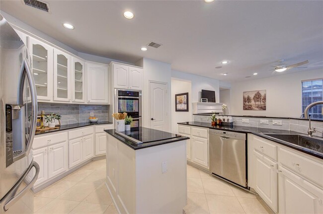 Building Photo - 13515 N Tracewood Bend