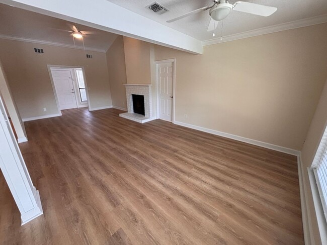 Building Photo - 2 Bed 2 Bath Luxury Waterfront Townhome with Screened Lanai & Garage!