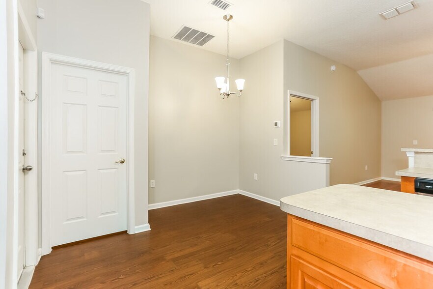 Building Photo - 3753 Briar Ln
