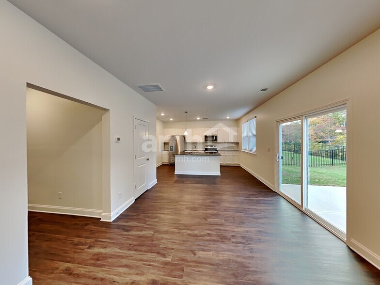 Building Photo - 559 Rivermist Dr