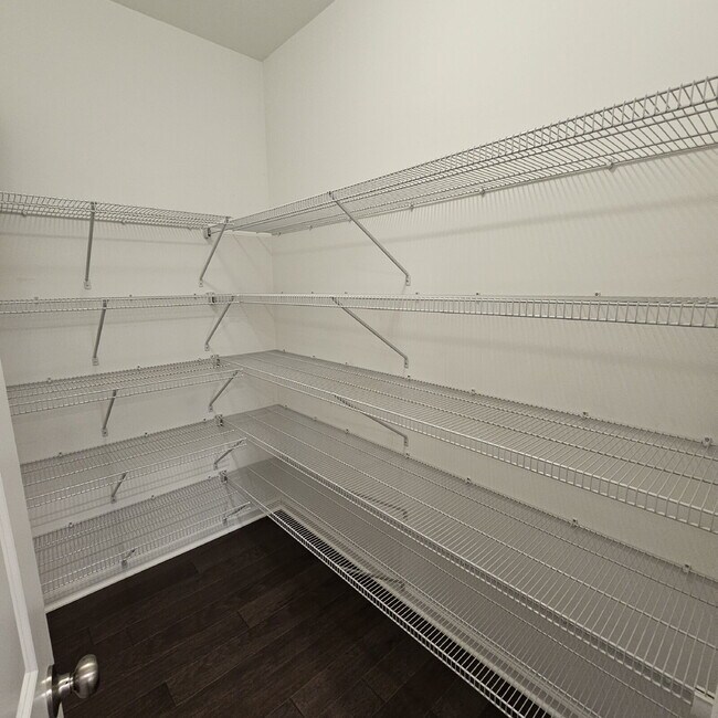 Building Photo - 4 bedroom, 3 full bathrooms, 2 car garage ...