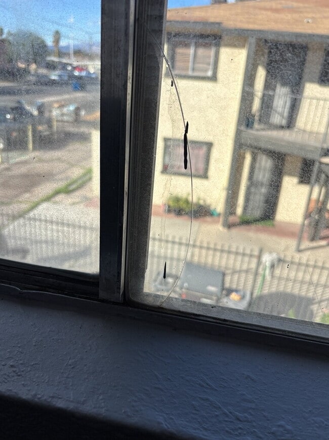 Building Photo - Charming 2-bedroom, 1-bath upstairs unit located in the Huntridge/Downtown Las Vegas area!