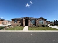 Building Photo - Beautiful home for rent in gated community in Visalia