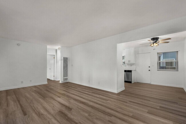 Building Photo - 2 bedroom - Incredible location!