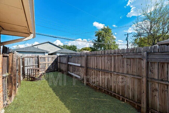 Building Photo - 4724 Berridge Ln