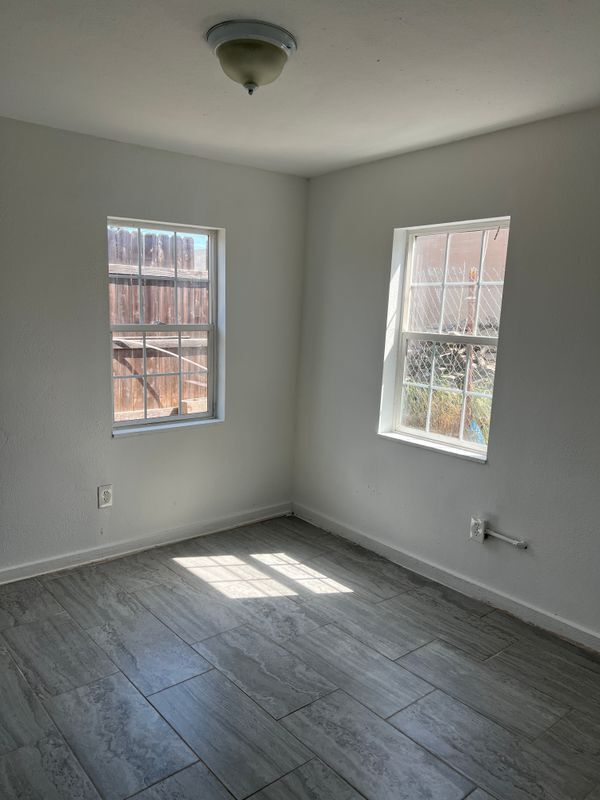 Building Photo - 404 Thrasher Ave