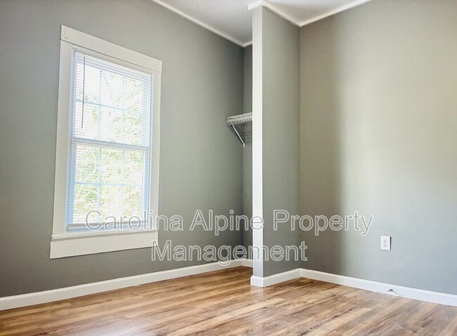 Building Photo - 420 McBrayer St