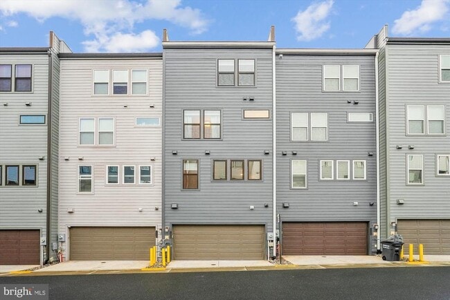 Building Photo - 13358 Sherwood Park Ln