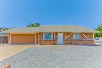Building Photo - 2203 E Dragoon Ave